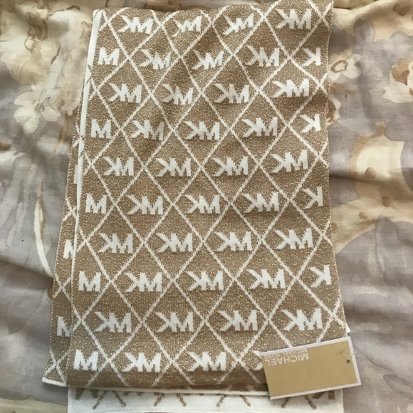 Michael Kors scarf NWT!! - Picture 3 of 4